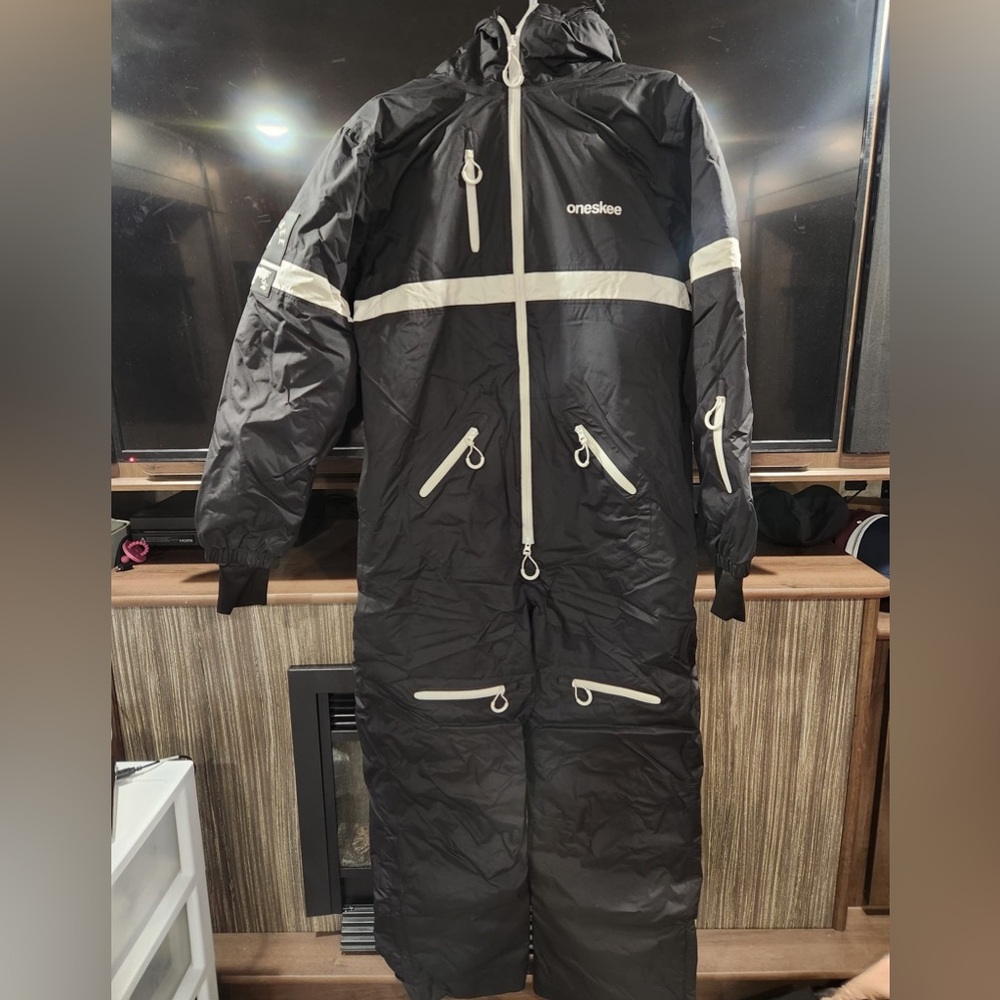 Oneskee black suit for men (Large)